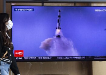 La televisione sudcoreana parla dei recenti test missilistici della Nord Corea