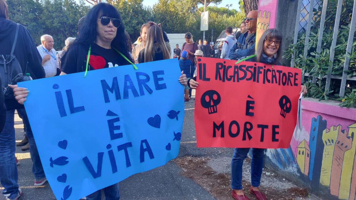 Proteste contro il rigassificatore di Piombino