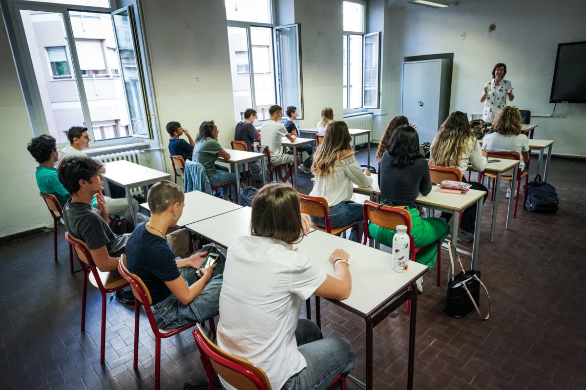 Lezione in un’aula di scuola a Torino