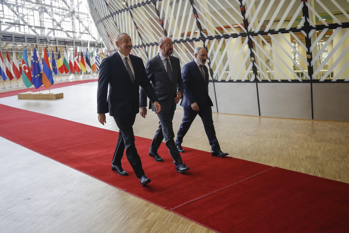Aliyev, Michel e Pashinian a Bruxelles per negoziare sul Nagorno-Karabakh