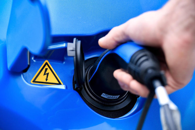 Rovinarsi per passare all’auto elettrica, e non ottenere un bel niente per il clima