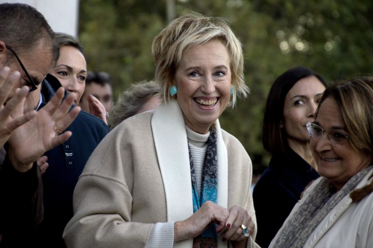 Dice la Moratti che «nella vita bisogna scegliere da che parte stare». Appunto