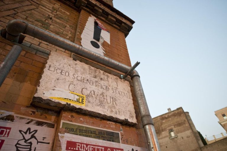 La carriera alias è contro la legge e non tutela i minori