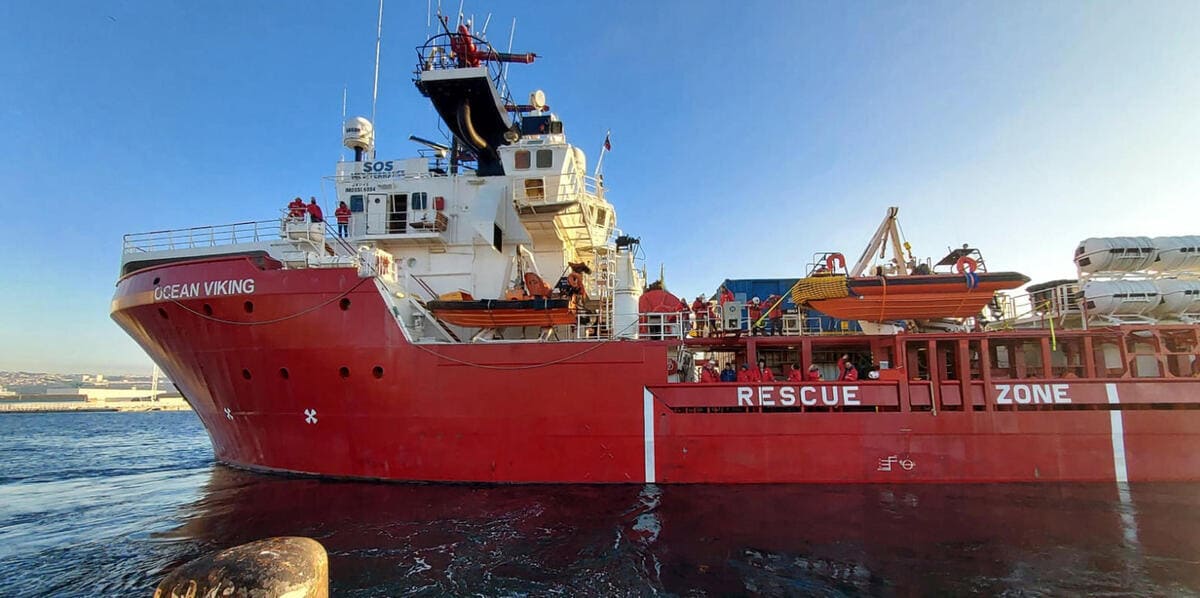 La nave Ocean Viking porterà i migranti in Francia