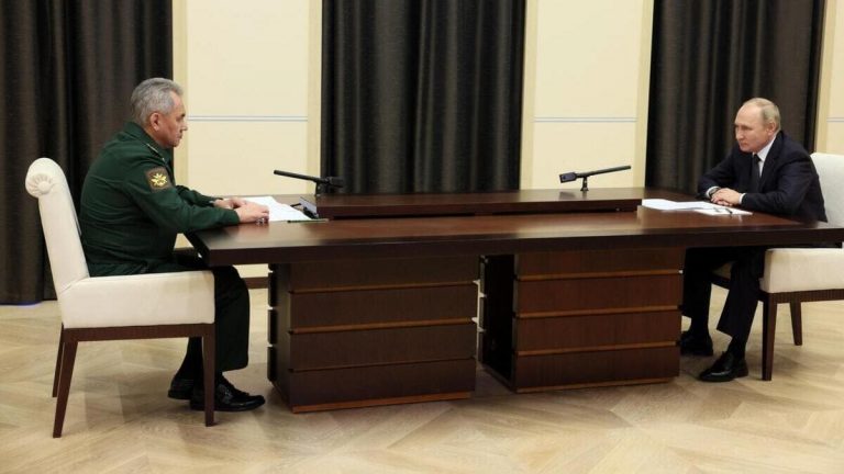 I vertici militari russi discutono di come usare armi nucleari in Ucraina