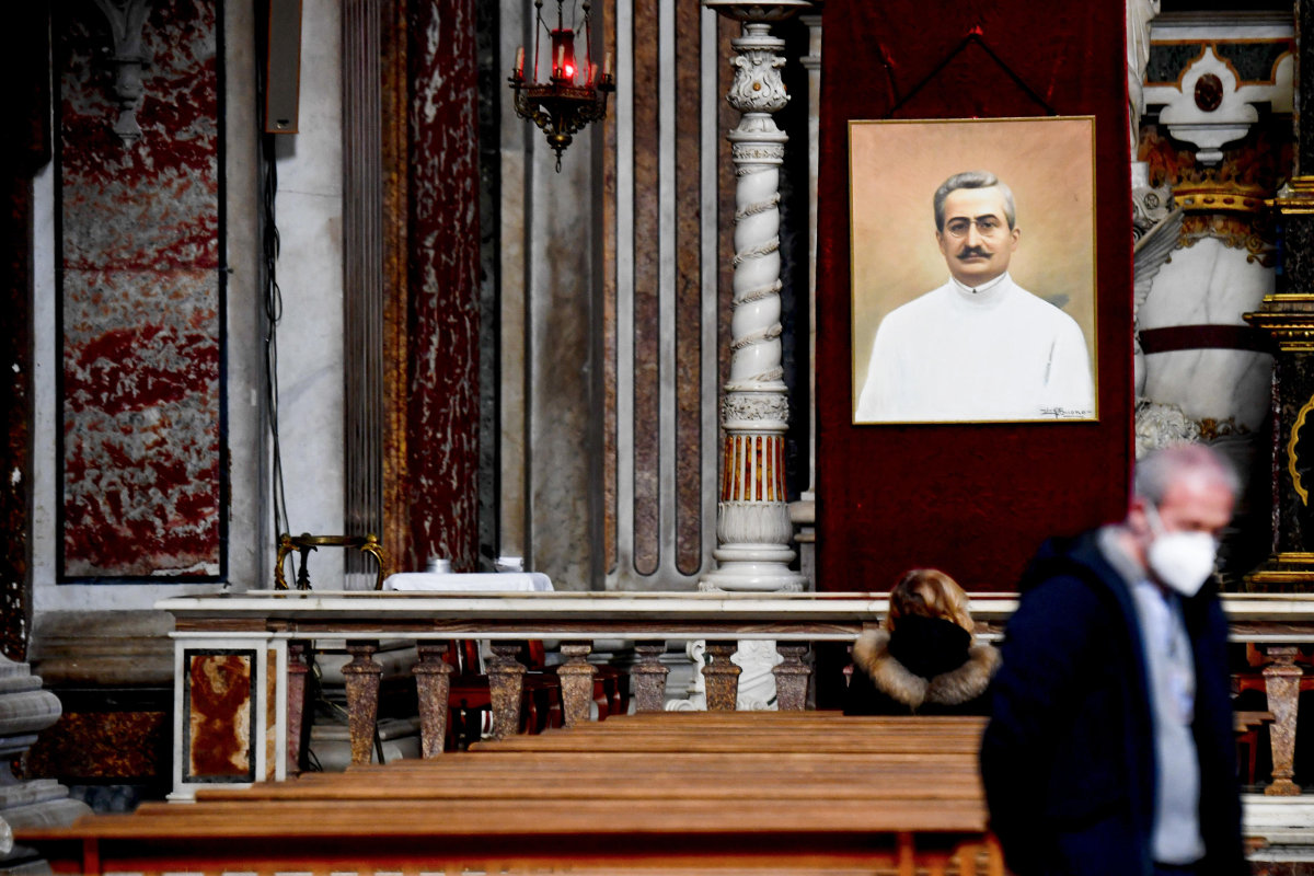 Ritratto di san Giuseppe Moscati nella chiesa dell’Immacolata al Gesù Nuovo a Napoli