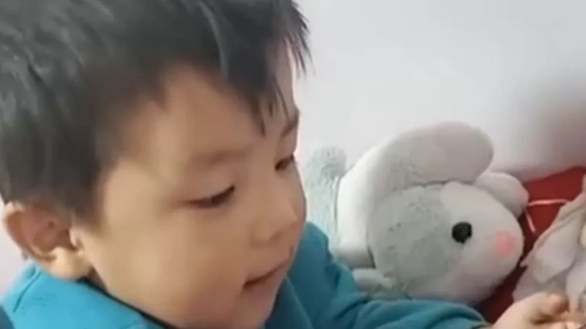Una foto del piccolo Tuo Wenxuan, morto a causa del lockdown, pubblicata dal padre in Cina