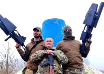 Soldati in Ucraina con gli SkyWiper anti-drone forniti dalla Lituania