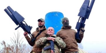 Soldati in Ucraina con gli SkyWiper anti-drone forniti dalla Lituania