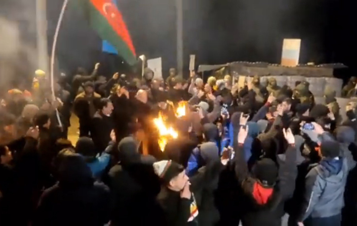Il blocco stradale del Nagorno-Karabakh organizzato da estremisti azeri