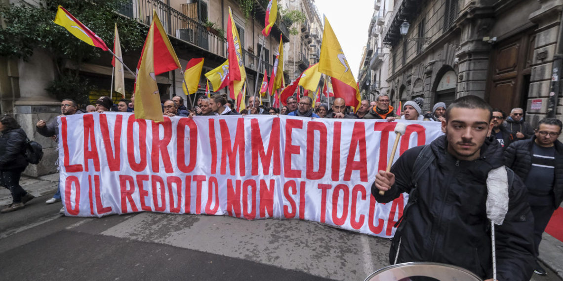 Manifestazione a Palermo in difesa del reddito di cittadinanza
