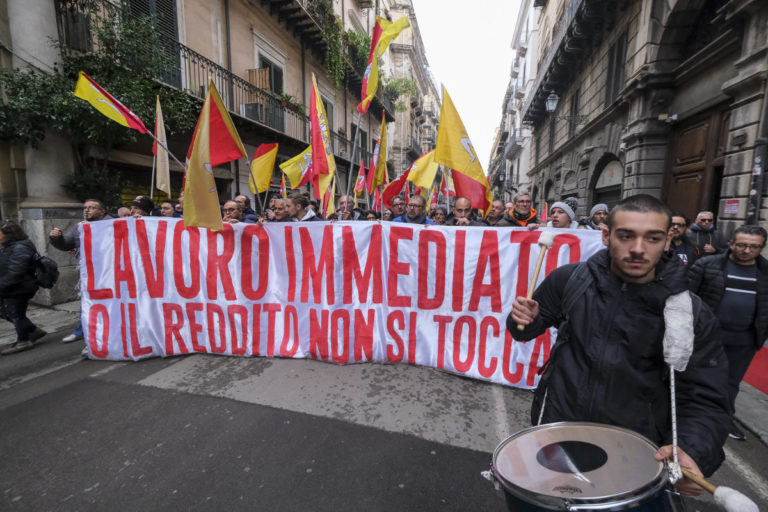 L’ora di smaltire la sbornia assistenzialista