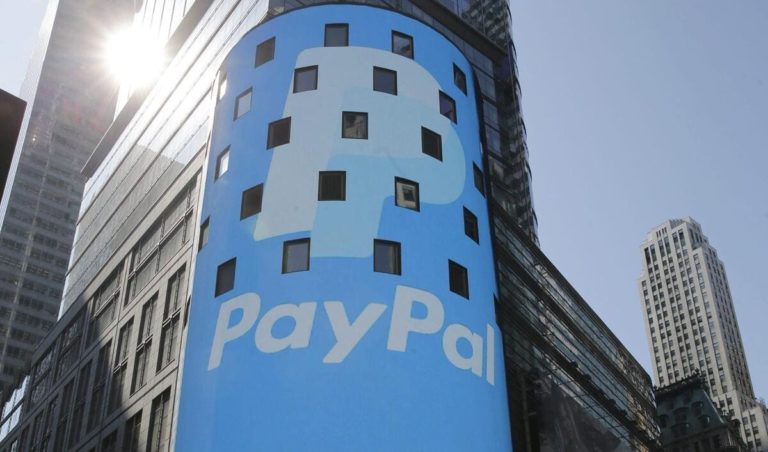 Conti bloccati e multe a chi ha idee “discutibili”. Che cosa è diventata PayPal?