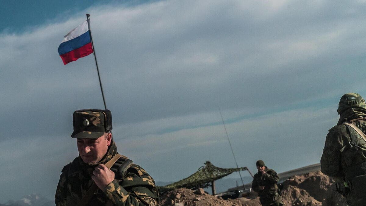 Soldati russi nel corridoio di Lachin