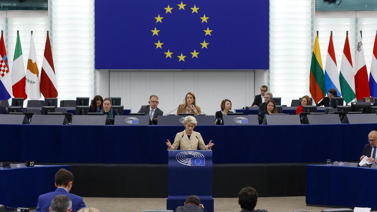 Ursula von der Leyen parla davanti al Parlamento europeo