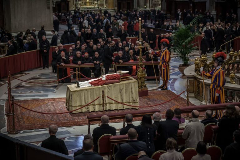 «La testimonianza a Cristo di Benedetto XVI risuonerà nel mondo per secoli»