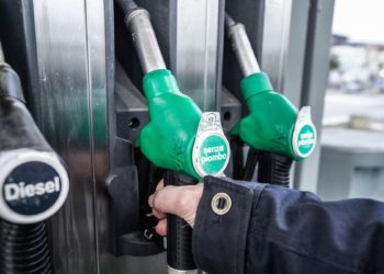 Continua il dibattito tra governo e gestori su rincari e accise per il caro carburanti