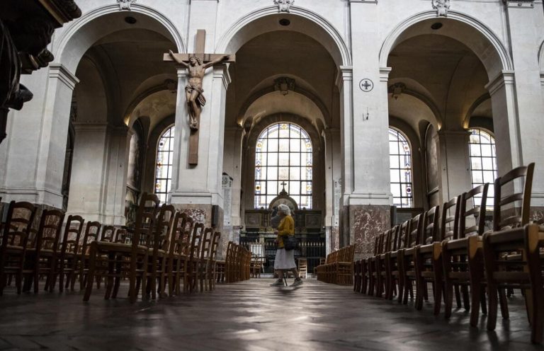 Atti vandalici, furti, profanazioni. Il 2022 terribile della Chiesa in Francia