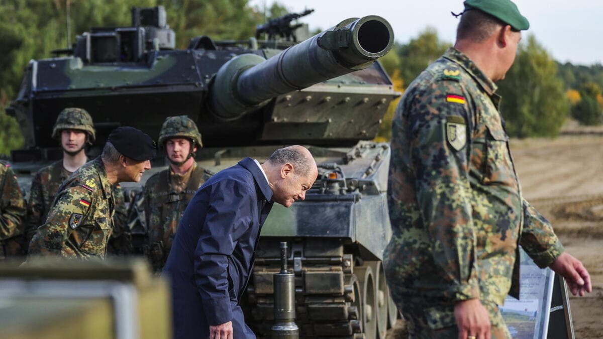 Olaf Scholz ha annunciato che la Germania invierà carri armati Leopard 2 in Ucraina