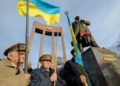 Leopoli, celebrazioni al monumento a Stepan Bandera, 1 gennaio 2023 (Ansa)