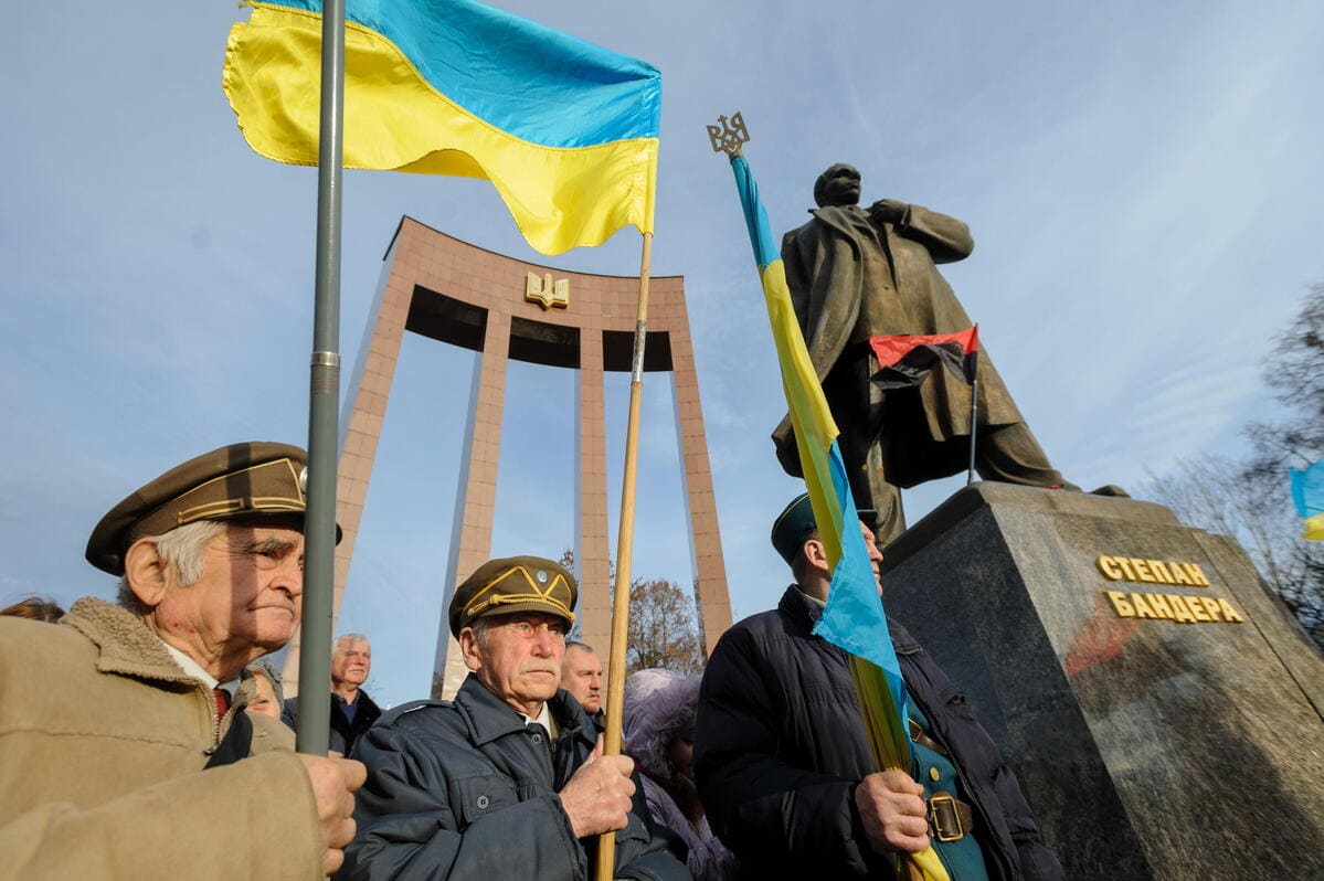 Leopoli, celebrazioni al monumento a Stepan Bandera, 1 gennaio 2023 (Ansa)
