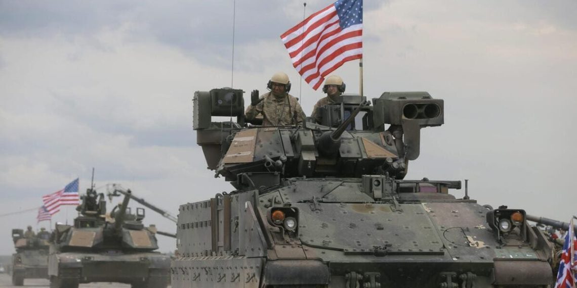 Un veicolo corazzato Bradley fornito dagli Usa all'Ucraina