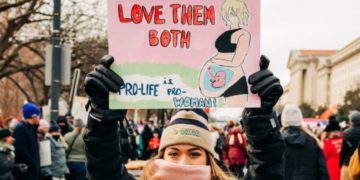 Manifestante pro-life negli Usa all'annuale Marcia per la vita