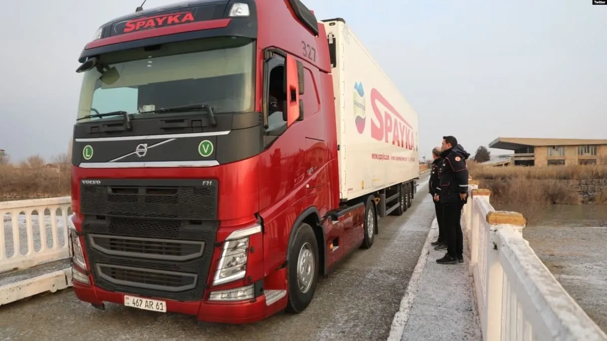 Il primo tir di aiuti inviato dall'Armenia alla Turchia