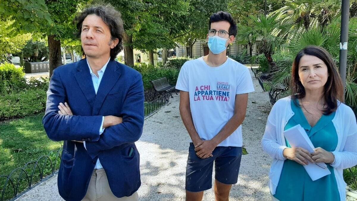 Agosto 2021, “Mario” denuncia l’Asur Marche: lo annunciano in piena raccolta firme per il referendum sull’eutanasia Marco Cappato e Filomena Gallo al grido «Violato il diritto al suicidio assistito» (foto Ansa)