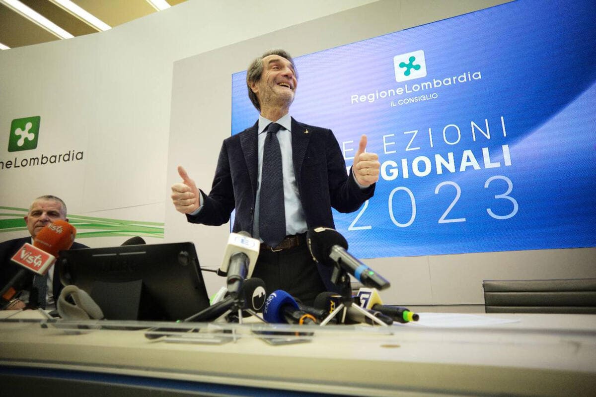 Attilio Fontana festeggia la rielezione a presidente della Regione Lombardia, Milano, 13 febbraio 2023 (Ansa)