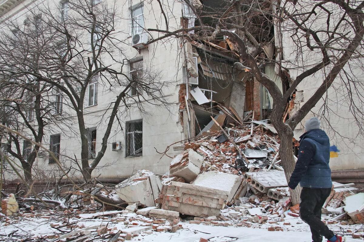 Bombardamenti su Kherson da parte dei russi, 16 febbraio 2023 (Ansa)
