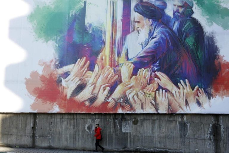Il paese francese che non vuole più essere ricordato per Khomeini