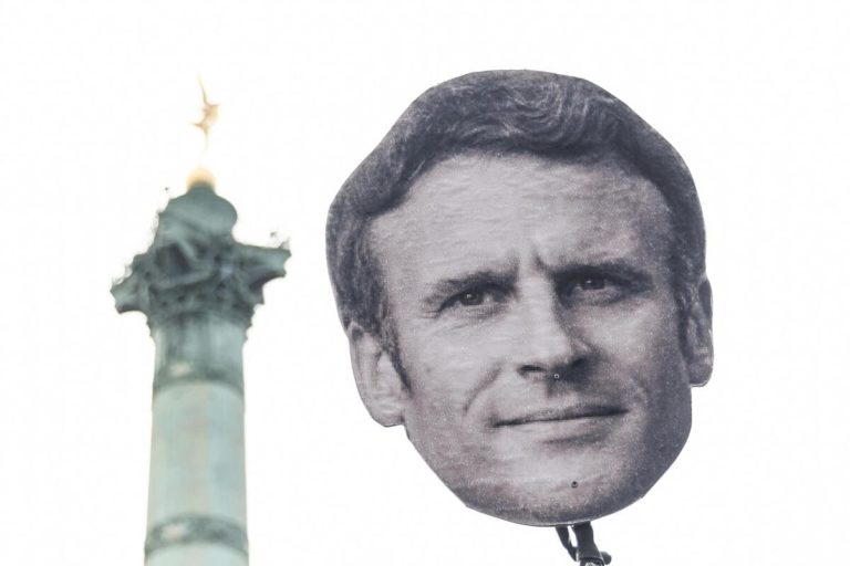 La crisi di Macron tra pensioni, eutanasia e guerra in Ucraina