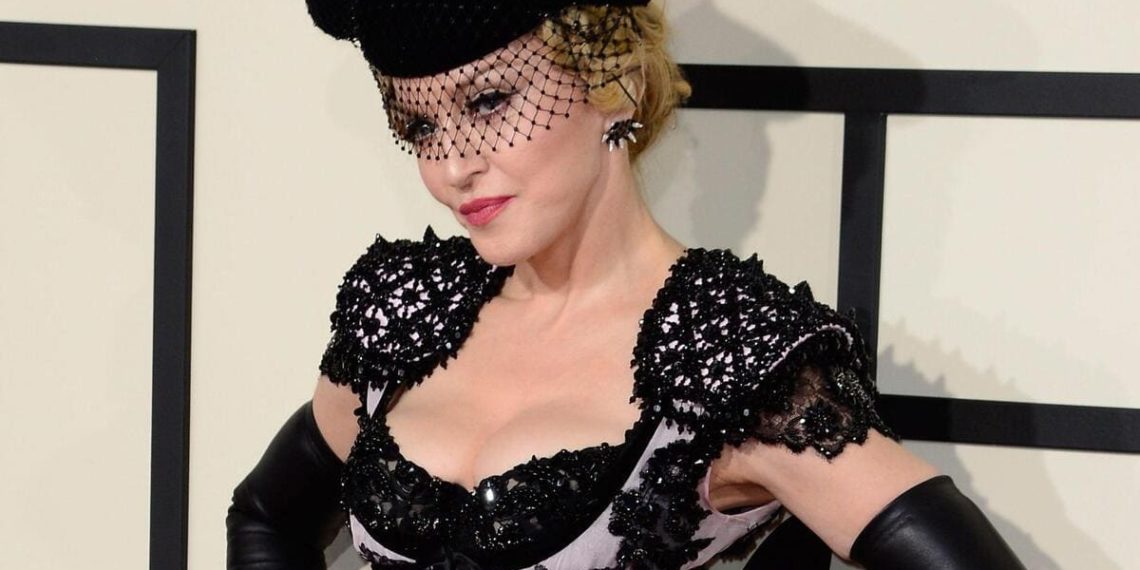 La cantante Madonna, 64 anni, ai Grammy Awards, Los Angeles, Stati Uniti, 8 febbraio 2015 (Ansa)