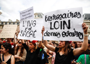 Manifestazione pro aborto a Parigi