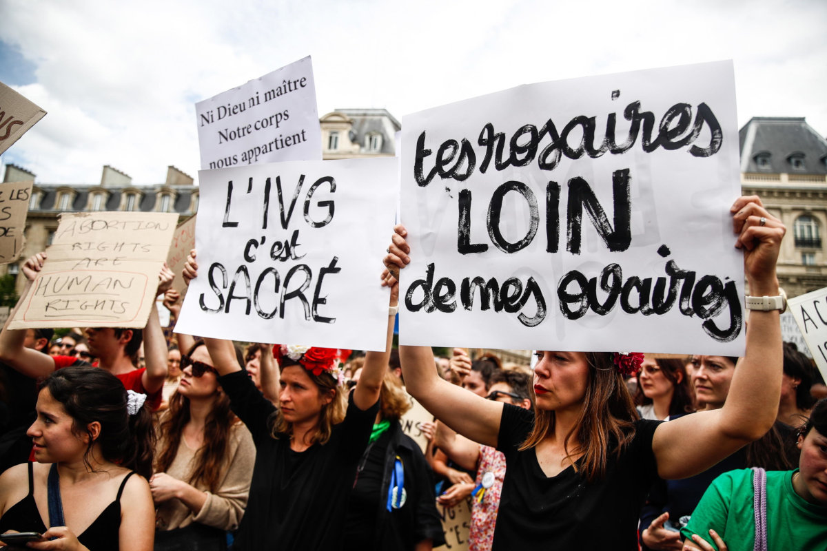 Manifestazione pro aborto a Parigi