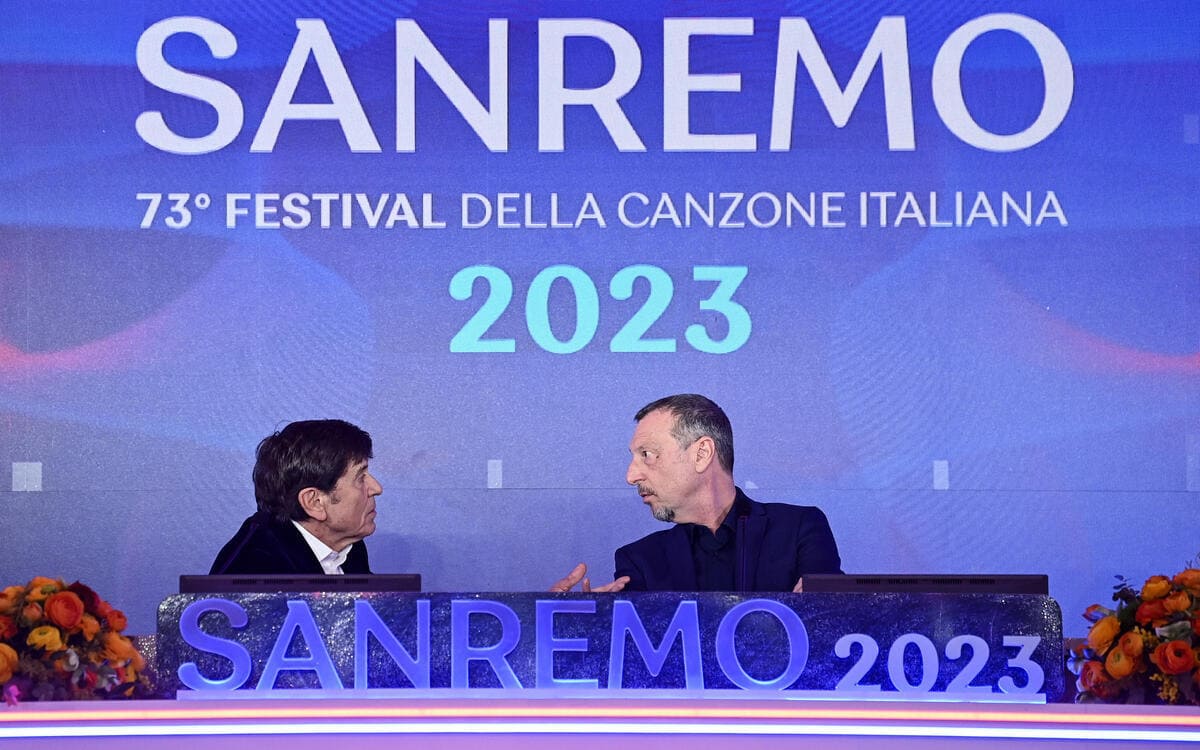 Gianni Morandi e Amadeus, per la quarta edizione conduttore e direttore artistico del festival di Sanremo 