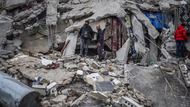 Il terremoto devasta Turchia e Siria. «È una catastrofe, ci serve aiuto»