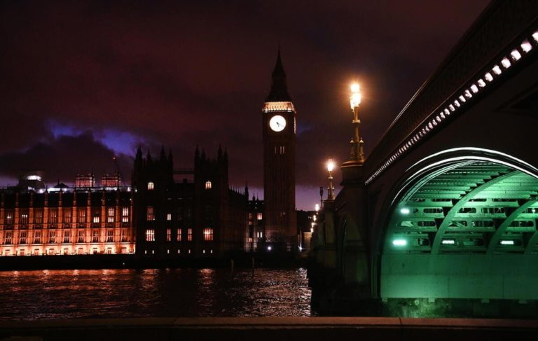 Il governo britannico scheda le opinioni di cittadini e parlamentari?