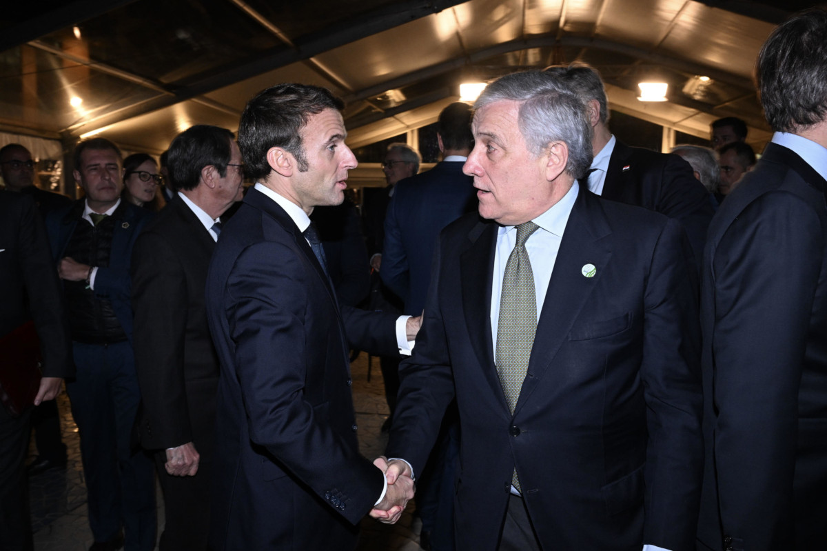 Emmanuel Macron e Antonio Tajani Francia Italia