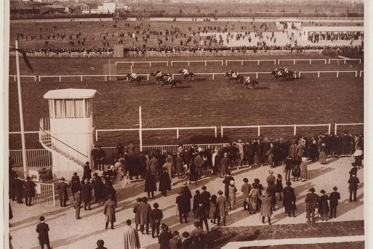 Corse al galoppo negli anni Venti all’Ippodromo San Siro di Milano (Archivio Storico Ippodromi Snai)