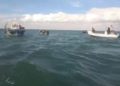 La guardia costiera tunisina blocca un barcone di migranti partito dalle coste del paese africano (Ansa)