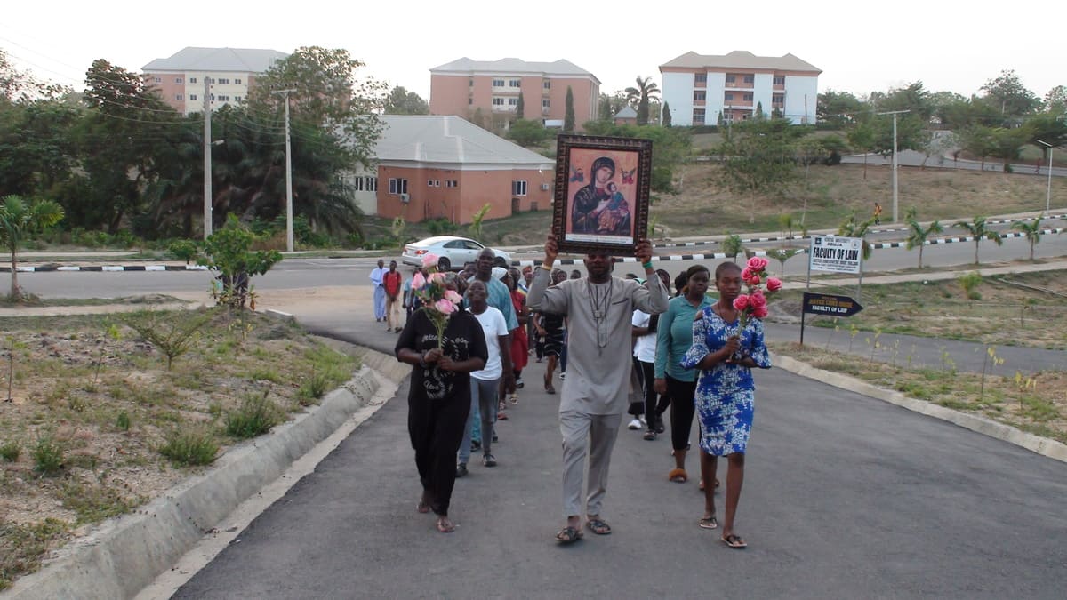 Processione di cattolici ad Abuja, Nigeria (Foto Tempi)