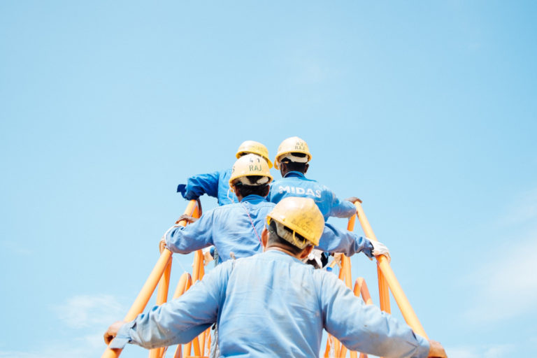 C’è un lavoro che va fatto per essere felici, e non è neanche retribuito