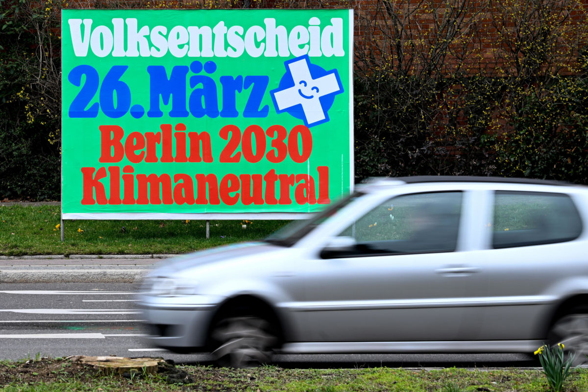 Manifesto a Berlino in vista del referendum sulla neutralità climatica