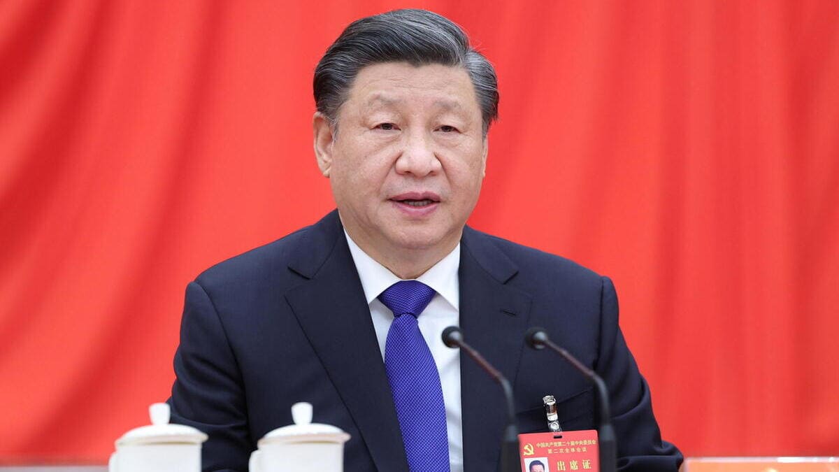Xi Jinping, presidente della Cina, parla a margine della riunione del Parlamento