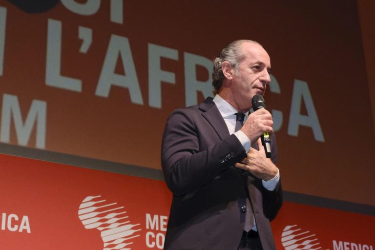 Cari leghisti, tra la propaganda liberal e il clericalismo muscolare, c’è una terza via