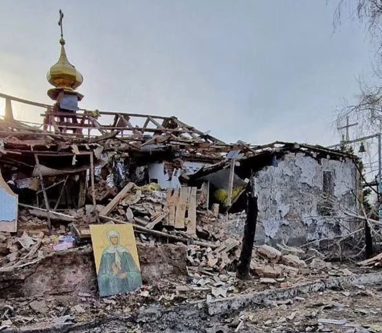 Ucraina e Russia celebrano la Pasqua ortodossa bombardando le chiese