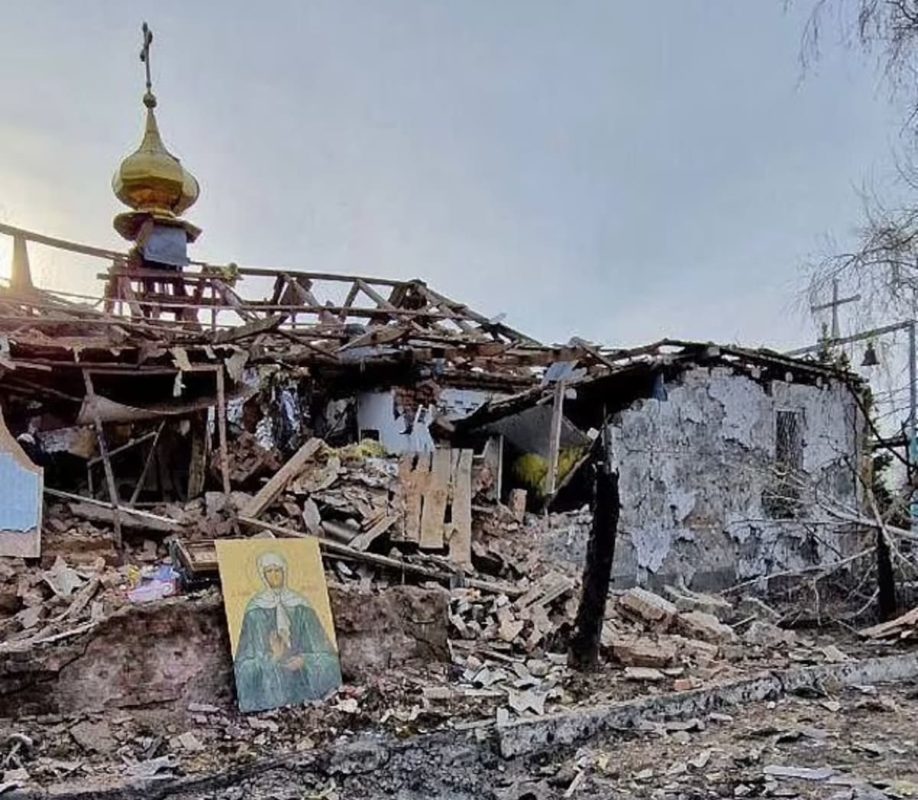 La chiesa colpita dai russi durante la Pasqua ortodossa in Ucraina