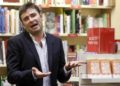 Alessandro Di Battista durante la presentazione del suo libro Politicamente scorretto nella Libreria Mondadori, Roma, 27 giugno 2019 (Ansa)